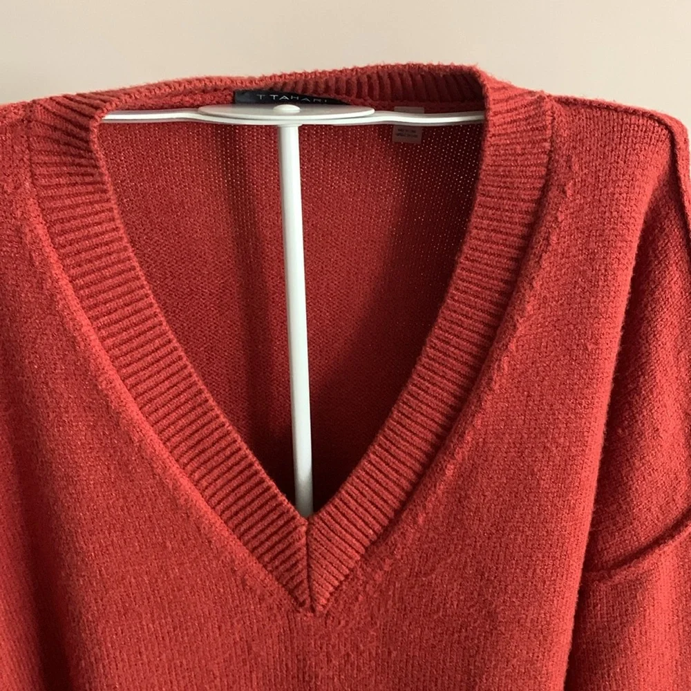 T by Tahari ribbed v viscose blend‎ sweater. Worn about 5-6x - Picture 5 of 7